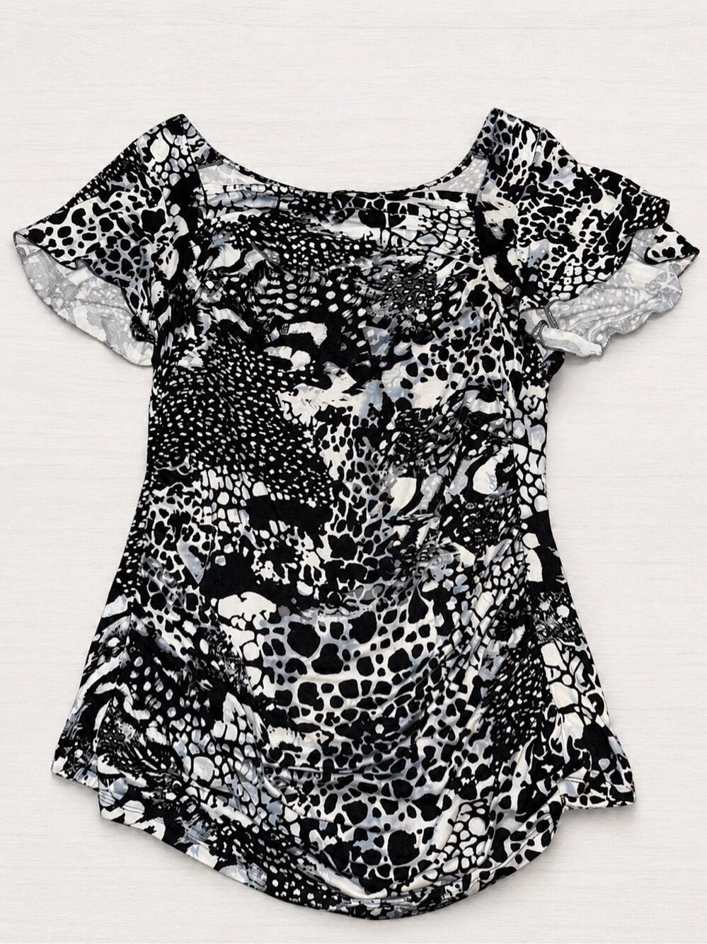 Cable & Gauge Black White Abstract Animal Print Short Sleeve Top